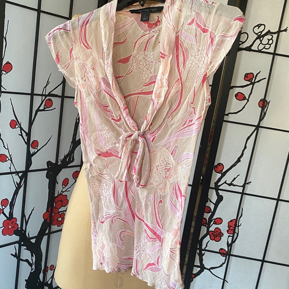 Express Pink and White Floral Blouse